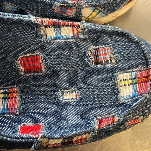 Hylianz Shoes gentle used size 8. Super cute patches for stay and design. #346 - Picture 3 of 8